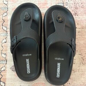 Cushionaire Flo Cloud Thong Sandal - size 10